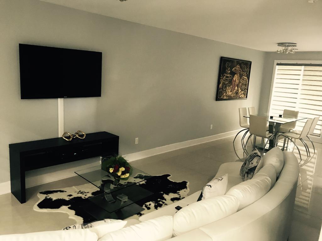 Luxury Two Story Villa Unit D Laval Buitenkant foto