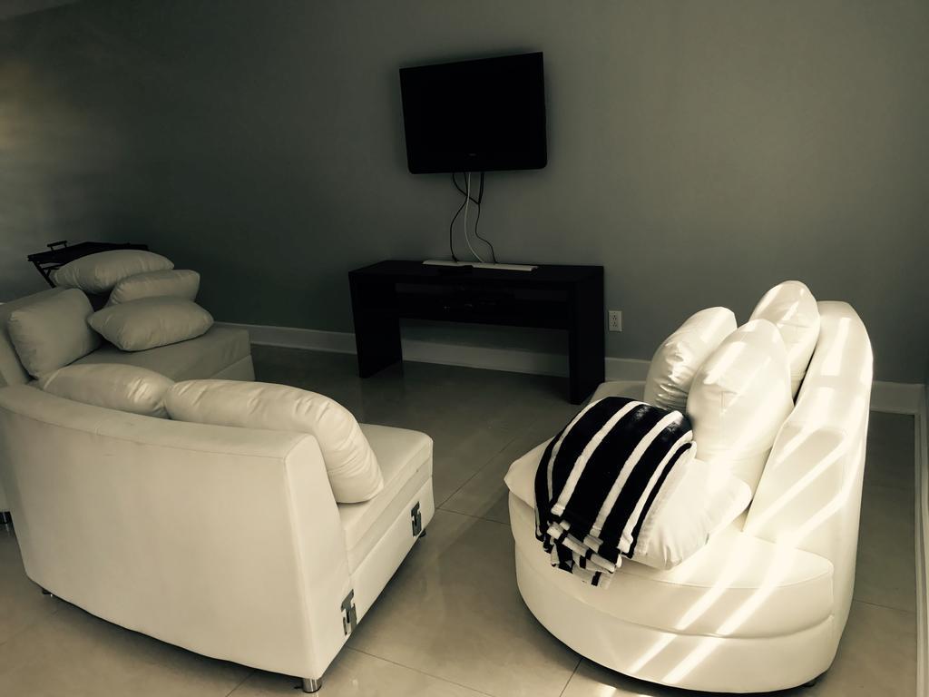 Luxury Two Story Villa Unit D Laval Buitenkant foto