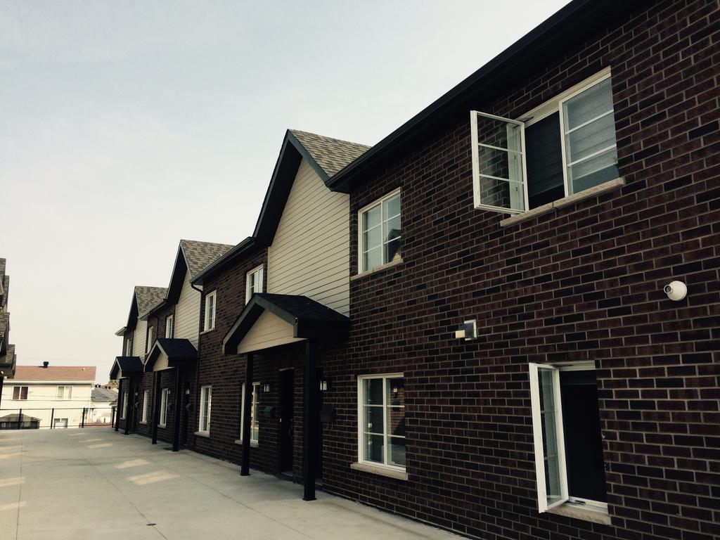 Luxury Two Story Villa Unit D Laval Buitenkant foto