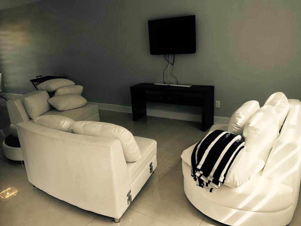 Luxury Two Story Villa Unit D Laval Buitenkant foto