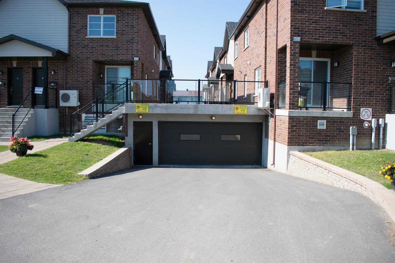 Luxury Two Story Villa Unit D Laval Buitenkant foto